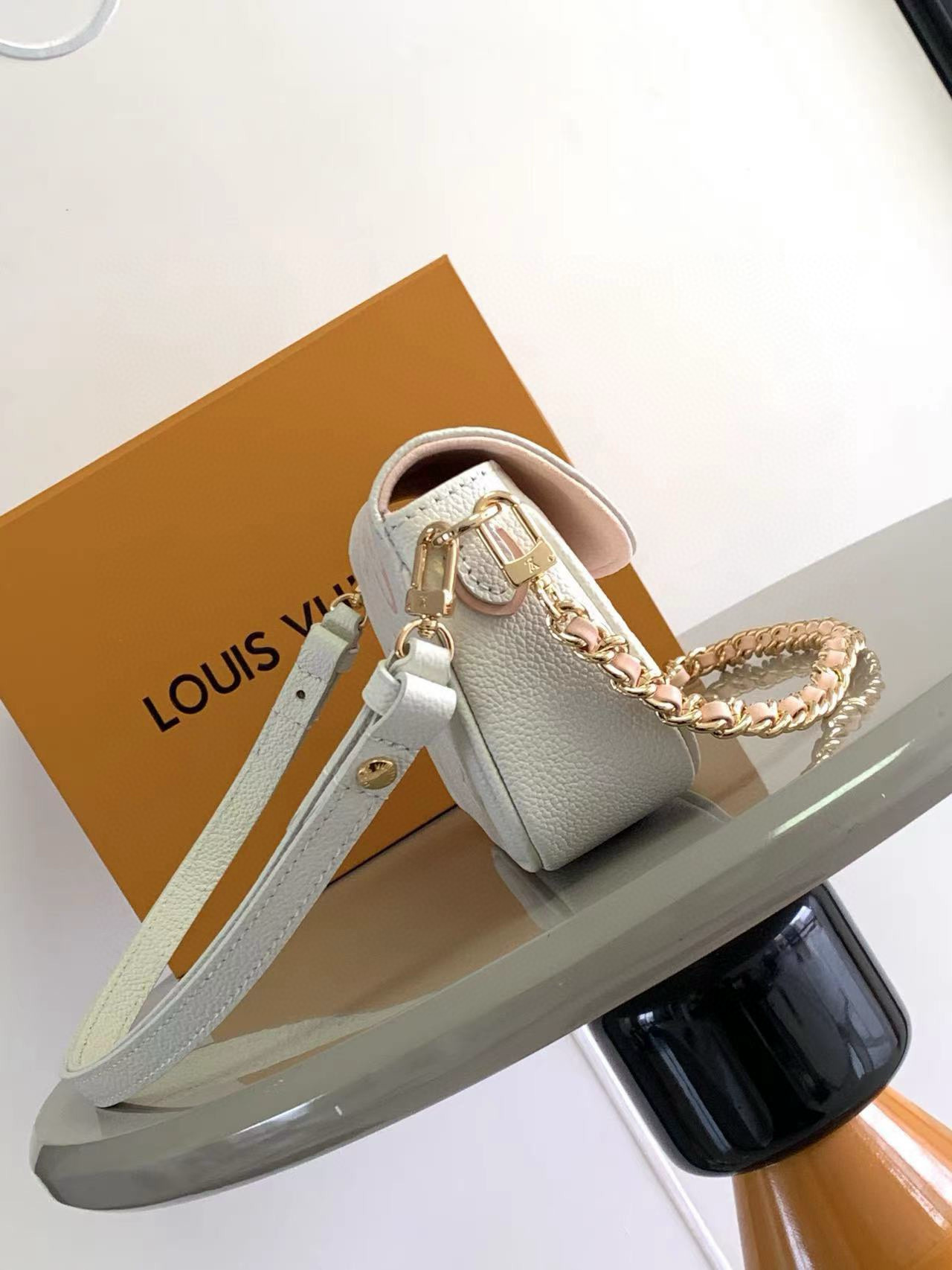 Louis V Wallet on Chain Ivy White