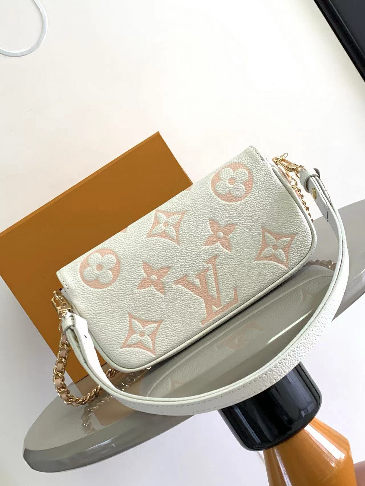 Louis V Wallet on Chain Ivy White