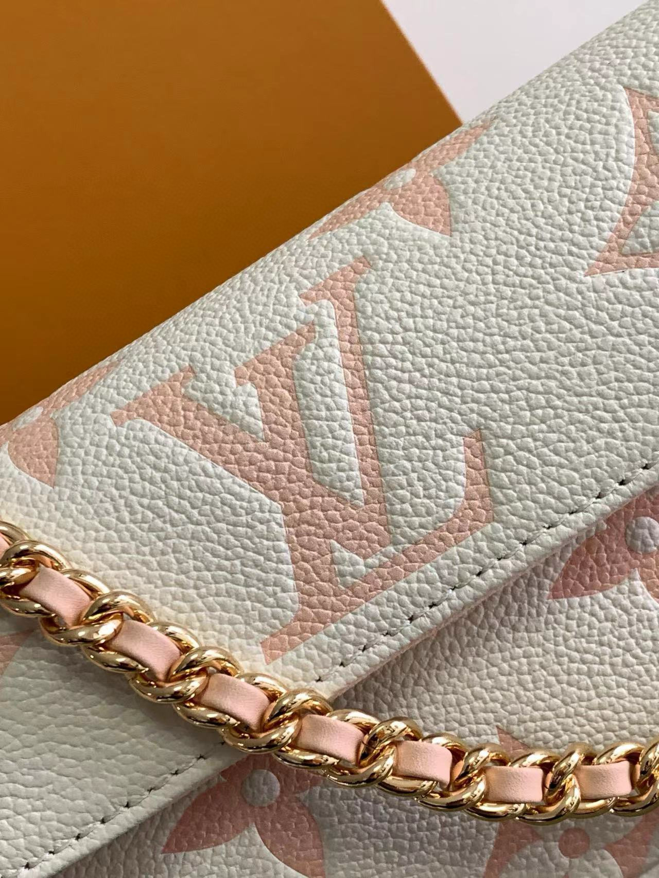 Louis V Wallet on Chain Ivy White