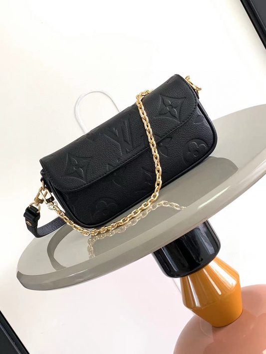 Louis V Wallet on Chain Ivy Black