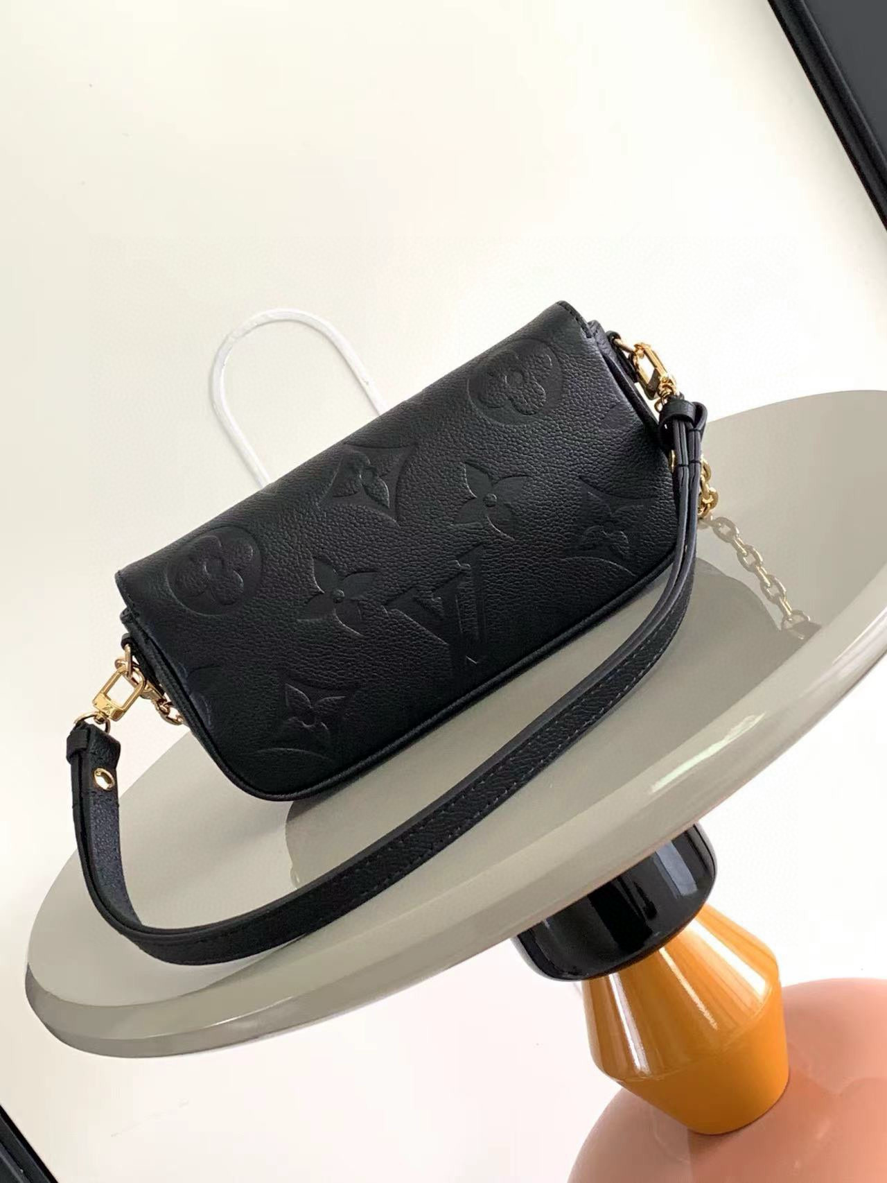 Louis V Wallet on Chain Ivy Black