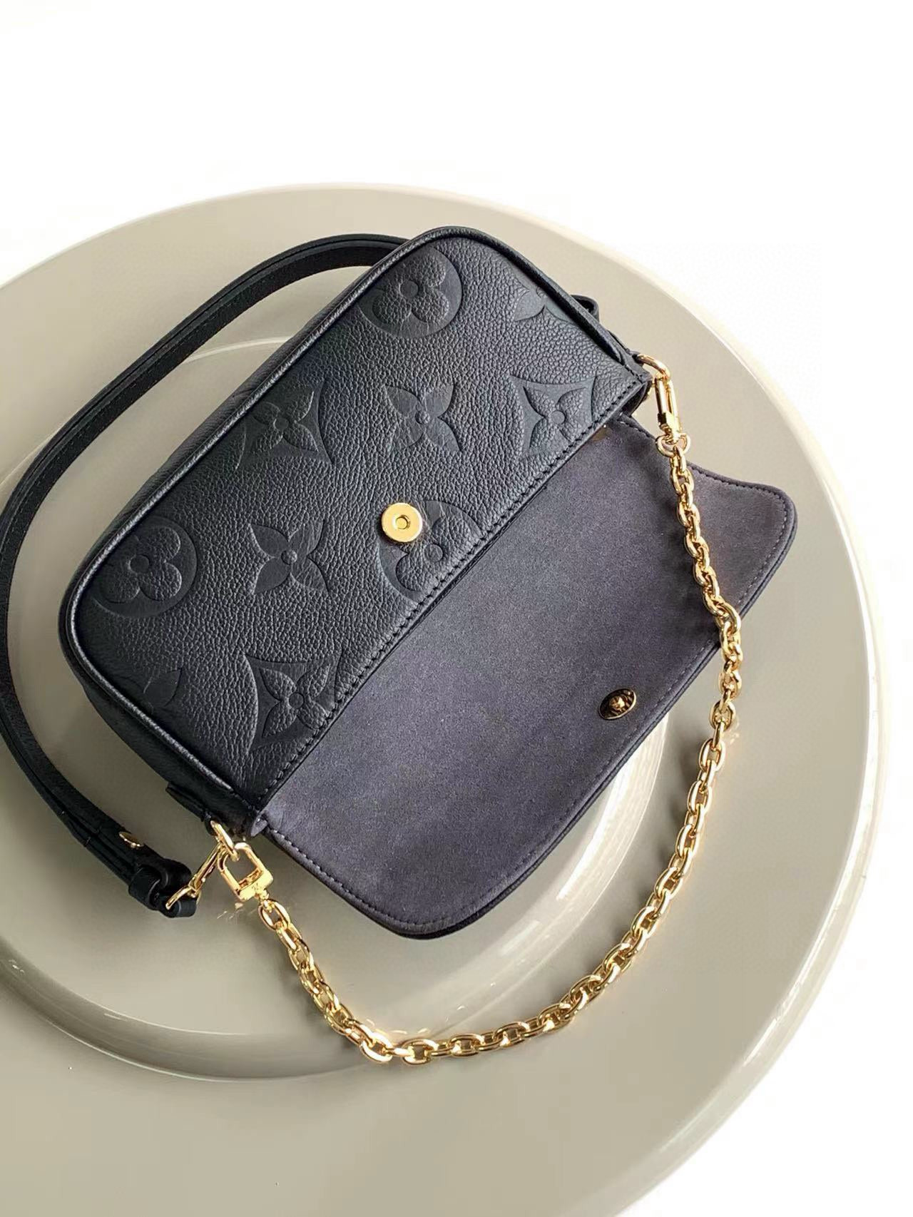 Louis V Wallet on Chain Ivy Black