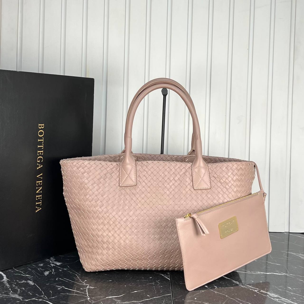 B Classic Intrecciato Leather Tote